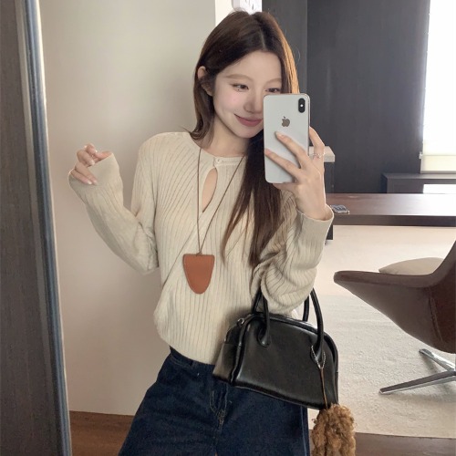 Slim Fit Hollow Knit Sweater - Autumn Winter Design, Niche Temperament Pullover for Effortless Style, Perfect for 90s Aesthetic
