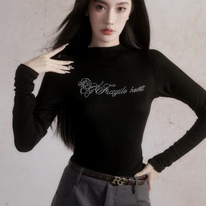 Slim Fit Long Sleeve T-Shirt with Rose Hotfix Rhinestone Detail – Chic Basic Top for Everyday Wear, Perfect for Y2K and Casual Style
