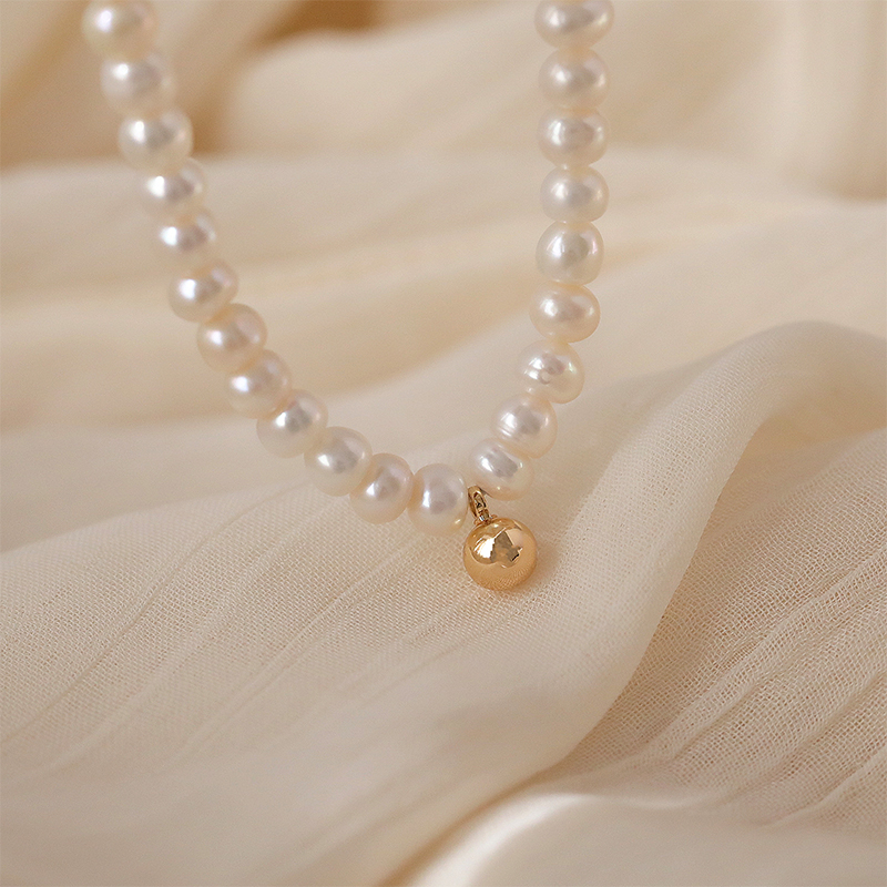 Small Natural Pearl Necklace for Women - Light Luxury Clavicle Chain, Versatile Trendy Accessory for Elegant Style