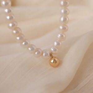 Small Natural Pearl Necklace for Women - Light Luxury Clavicle Chain, Versatile Trendy Accessory for Elegant Style