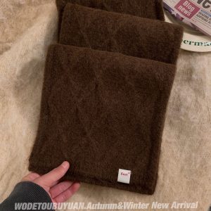 Soft Fluffy Diamond-Patterned Scarf for Women - Warm Plush Neck Warmer, Versatile Autumn Winter Style, Cozy Fashion Accessory