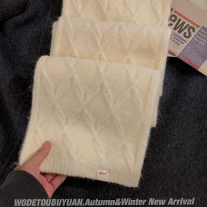 Soft Fluffy Diamond-Patterned Scarf for Women - Warm Plush Neck Warmer, Versatile Autumn Winter Style, Cozy Fashion Accessory