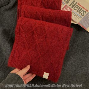 Soft Fluffy Diamond-Patterned Scarf for Women - Warm Plush Neck Warmer, Versatile Autumn Winter Style, Cozy Fashion Accessory