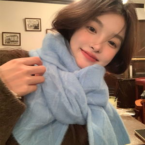 Soft Fluffy Diamond-Patterned Scarf for Women - Warm Plush Neck Warmer, Versatile Autumn Winter Style, Cozy Fashion Accessory