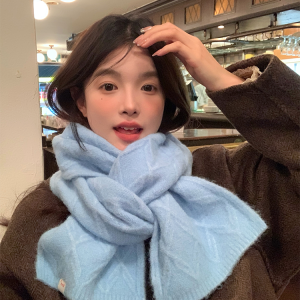 Soft Fluffy Diamond-Patterned Scarf for Women - Warm Plush Neck Warmer, Versatile Autumn Winter Style, Cozy Fashion Accessory
