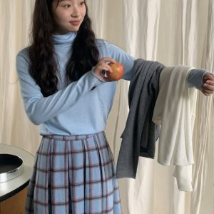 Soft Merino Wool Turtleneck Sweater - Slightly Loose-Fitting Knit Base Layer with Rolled Edges, Cozy Essential for Fall & Winter