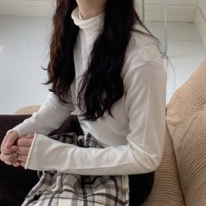 Soft Merino Wool Turtleneck Sweater - Slightly Loose-Fitting Knit Base Layer with Rolled Edges, Cozy Essential for Fall & Winter
