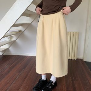 Soft Yellow Retro Pleated Half Skirt with Sweetheart Design and Elastic Waist – Vintage-Inspired Fashion for a Chic Look