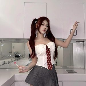 Spicy Girl American-Style Two-Piece Set with Strapless Fishbone Top and Striped Low-Waist Pleated Skirt - Y2K Fashion