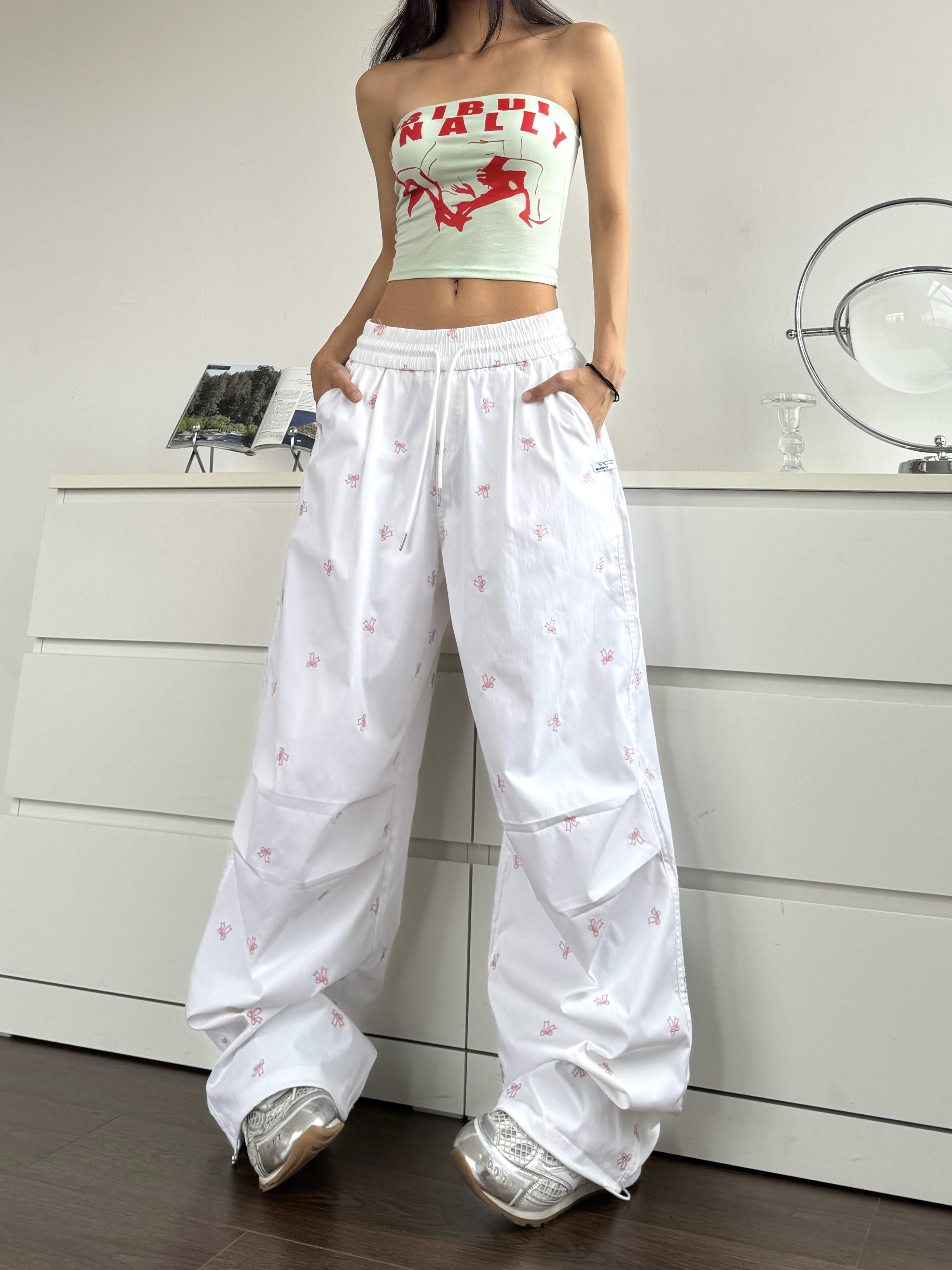 Spicy Heatstroke American Street Style Bow Tie Embroidered Cargo Pants with Pleats, Loose Wide-Leg Ground-Dragging Paratrooper Design