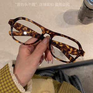 Square and Round Face Women's Glasses - Myopia Eyeglass Frame to Slim Face, Makeup-Free Magic Tool for Effortless Style