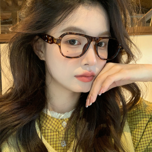 Square and Round Face Women's Glasses - Myopia Eyeglass Frame to Slim Face, Makeup-Free Magic Tool for Effortless Style