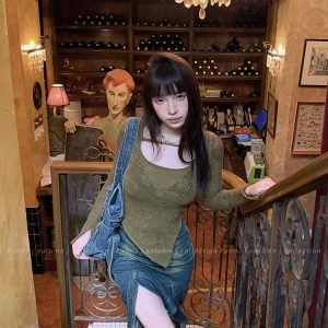 Square Design Slim Fit Knitted Top for Women, Waist-Defining Layering Shirt, Autumn Fashion Essential