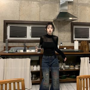Square Sweetheart Hunting Design Slim Fit Base Layer Top for Women with Scarf - 90s Inspired Trendy Style