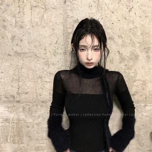 Square Sweetheart Hunting Design Slim Fit Base Layer Top for Women with Scarf - 90s Inspired Trendy Style