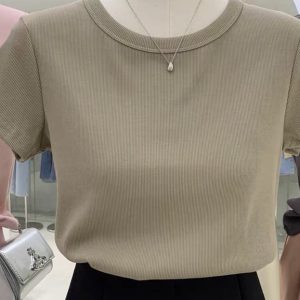Stylish Women's Short Sleeve T-Shirt - Versatile Age-Reducing Basic Top for Summer - High-End Casual Wear