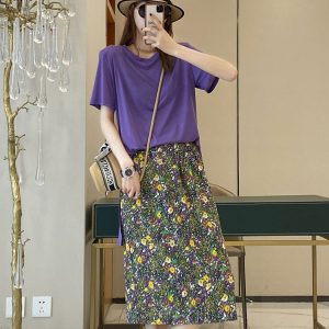 Summer 2022 Women's Two-Piece Set: Plain Mid-Length T-Shirt with Side Split & Elastic Waist Floral Skirt - Casual Chic Style