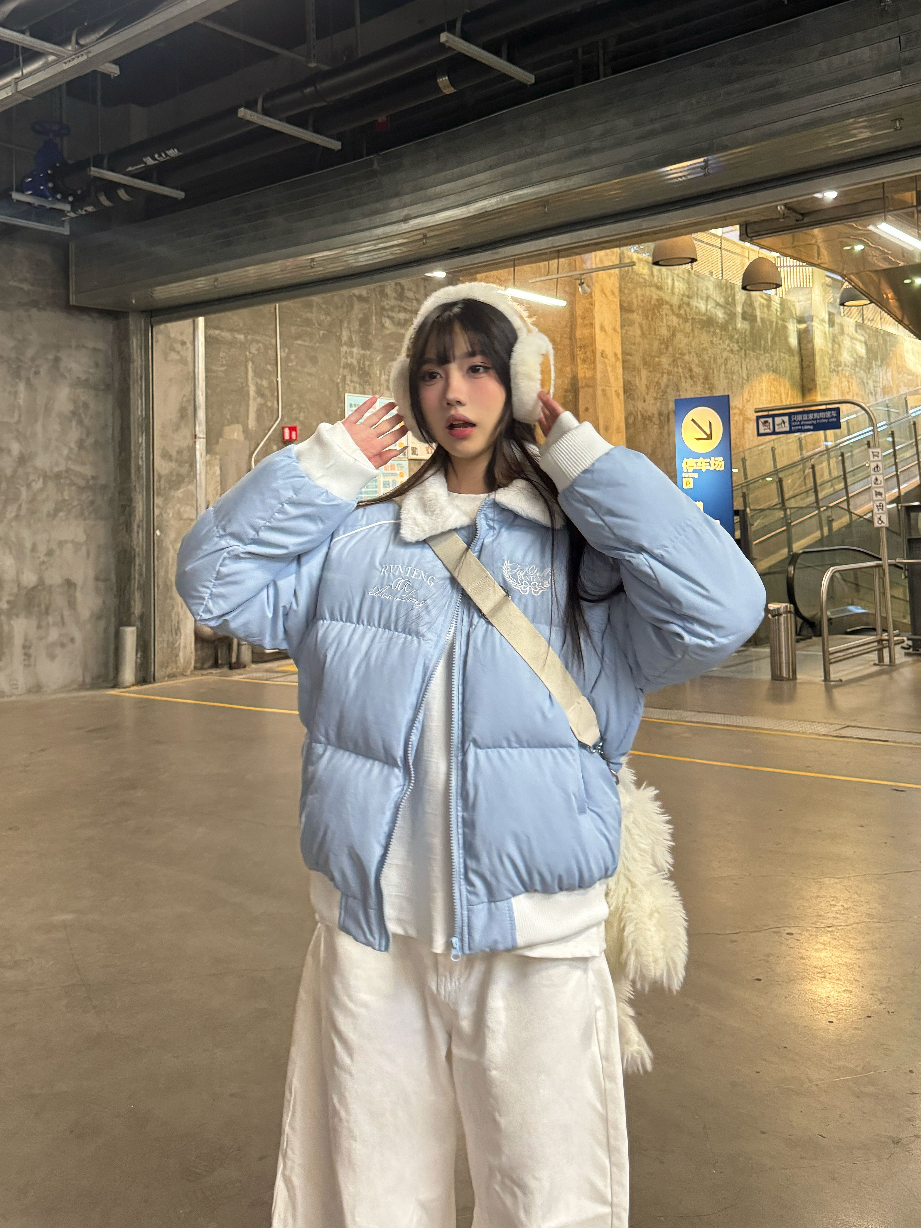 Sweet Soft Plush Collar Cotton Jacket for Women, Thickened Short Winter Coat, Loose Age-Reducing Outerwear, Casual Fashion Layering Piece