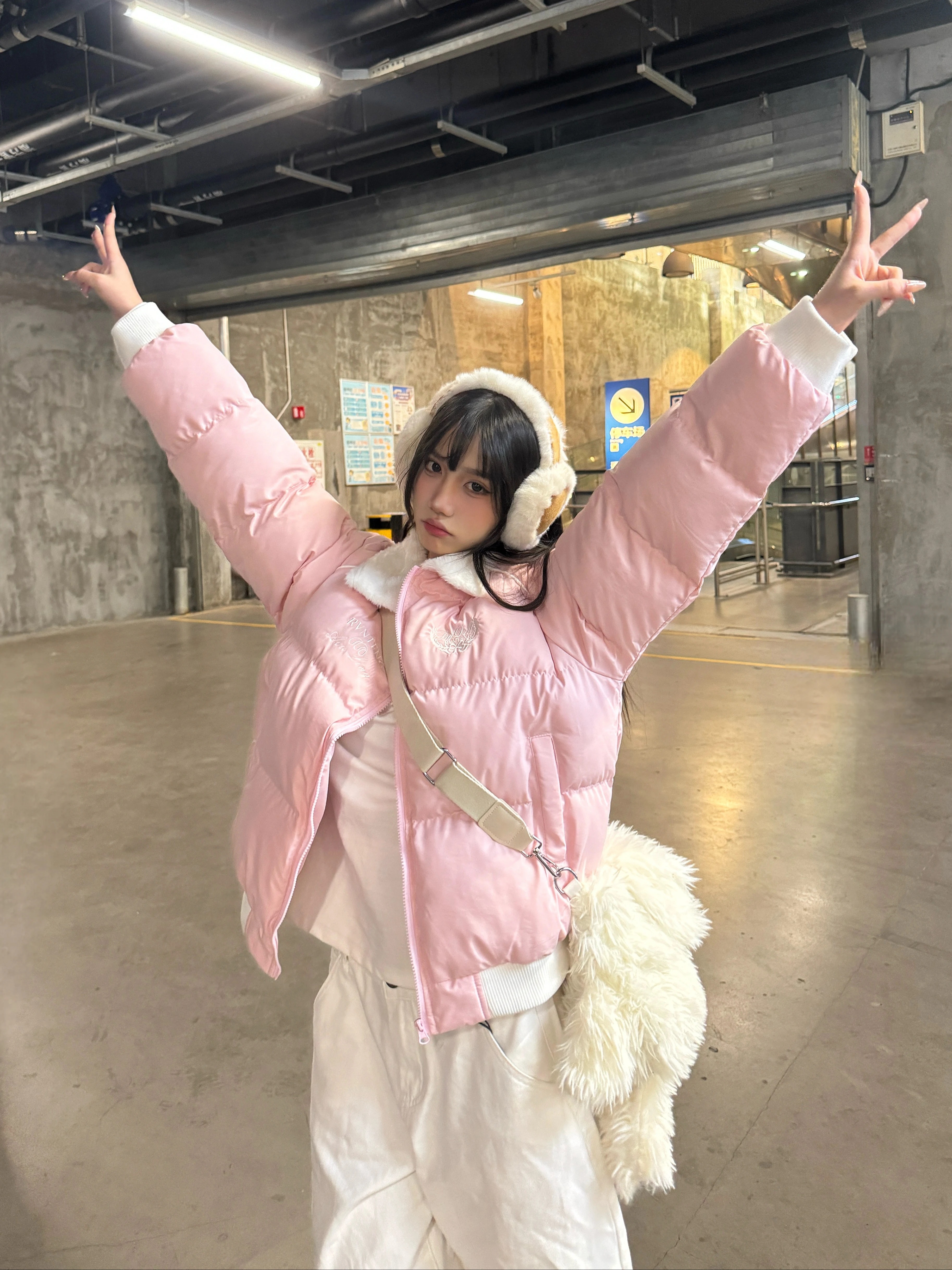 Sweet Soft Plush Collar Cotton Jacket for Women, Thickened Short Winter Coat, Loose Age-Reducing Outerwear, Casual Fashion Layering Piece
