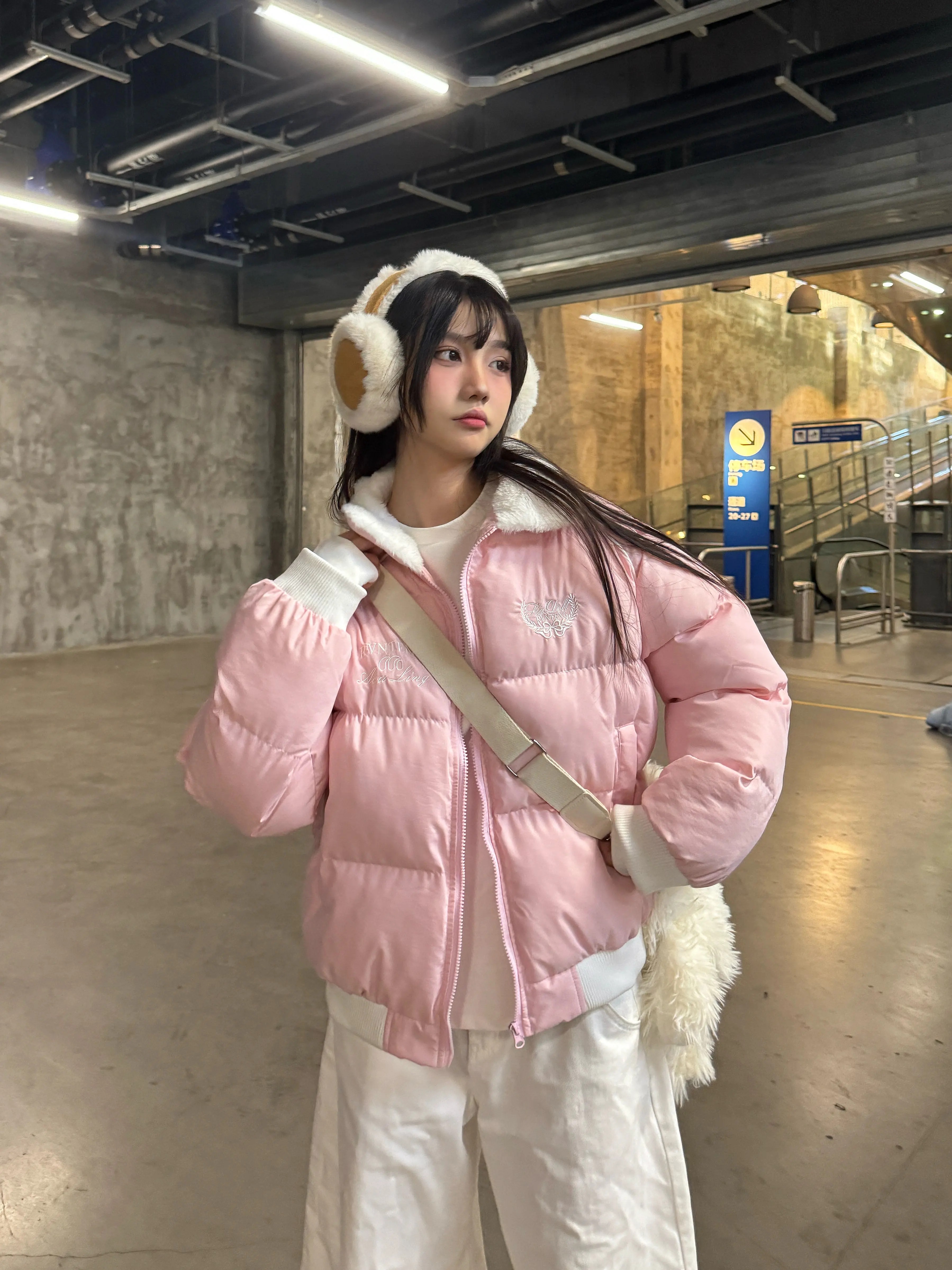 Sweet Soft Plush Collar Cotton Jacket for Women, Thickened Short Winter Coat, Loose Age-Reducing Outerwear, Casual Fashion Layering Piece