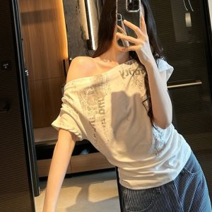 Trendy Asymmetrical Off-Shoulder Short Crop Top with Cinched Waist - Stylish Short-Sleeve T-Shirt for Women