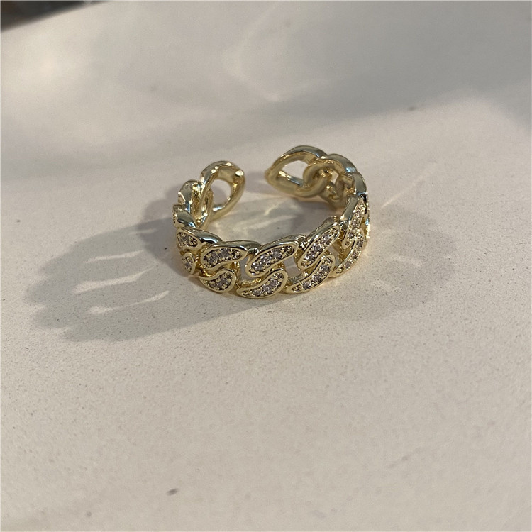 Trendy Diamond-Studded Cuban Chain Ring for Men and Women, Minimalist Hip-Hop Style, High-End Fashion Accessory