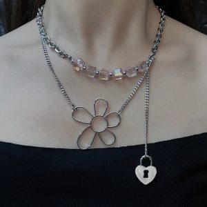 Trendy Heart Flower Necklace for Women - Sweet Cool Niche Design Clavicle Chain, Light Luxury Neck Accessory