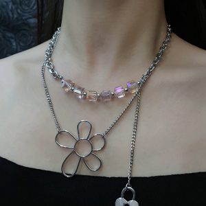 Trendy Heart Flower Necklace for Women - Sweet Cool Niche Design Clavicle Chain, Light Luxury Neck Accessory