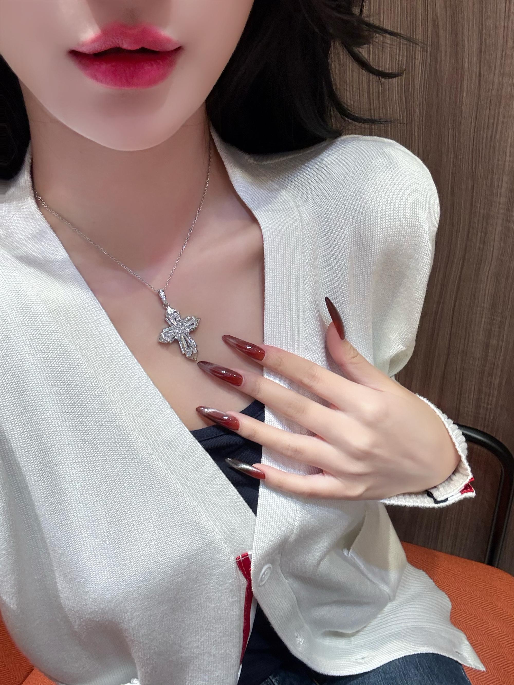 Trendy High-Carbon Diamond Cross Necklace for Women - Ultra-Sparkling Light Luxury Clavicle Chain, Perfect for Sweater Layering