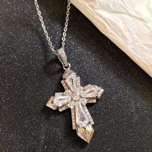 Trendy High-Carbon Diamond Cross Necklace for Women - Ultra-Sparkling Light Luxury Clavicle Chain, Perfect for Sweater Layering
