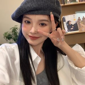 Trendy Korean Style Knitted Beret Hat for Women - Fashionable Versatile Wool Painter's Hat for Autumn and Winter