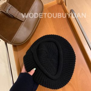 Trendy Korean Style Knitted Beret Hat for Women - Fashionable Versatile Wool Painter's Hat for Autumn and Winter