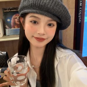 Trendy Korean Style Knitted Beret Hat for Women - Fashionable Versatile Wool Painter's Hat for Autumn and Winter