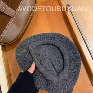 Trendy Korean Style Knitted Beret Hat for Women - Fashionable Versatile Wool Painter's Hat for Autumn and Winter
