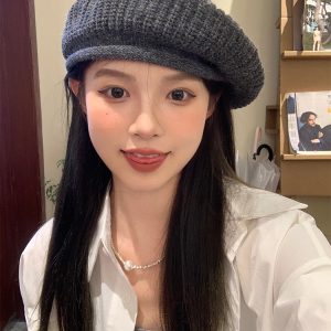 Trendy Korean Style Knitted Beret Hat for Women - Fashionable Versatile Wool Painter's Hat for Autumn and Winter