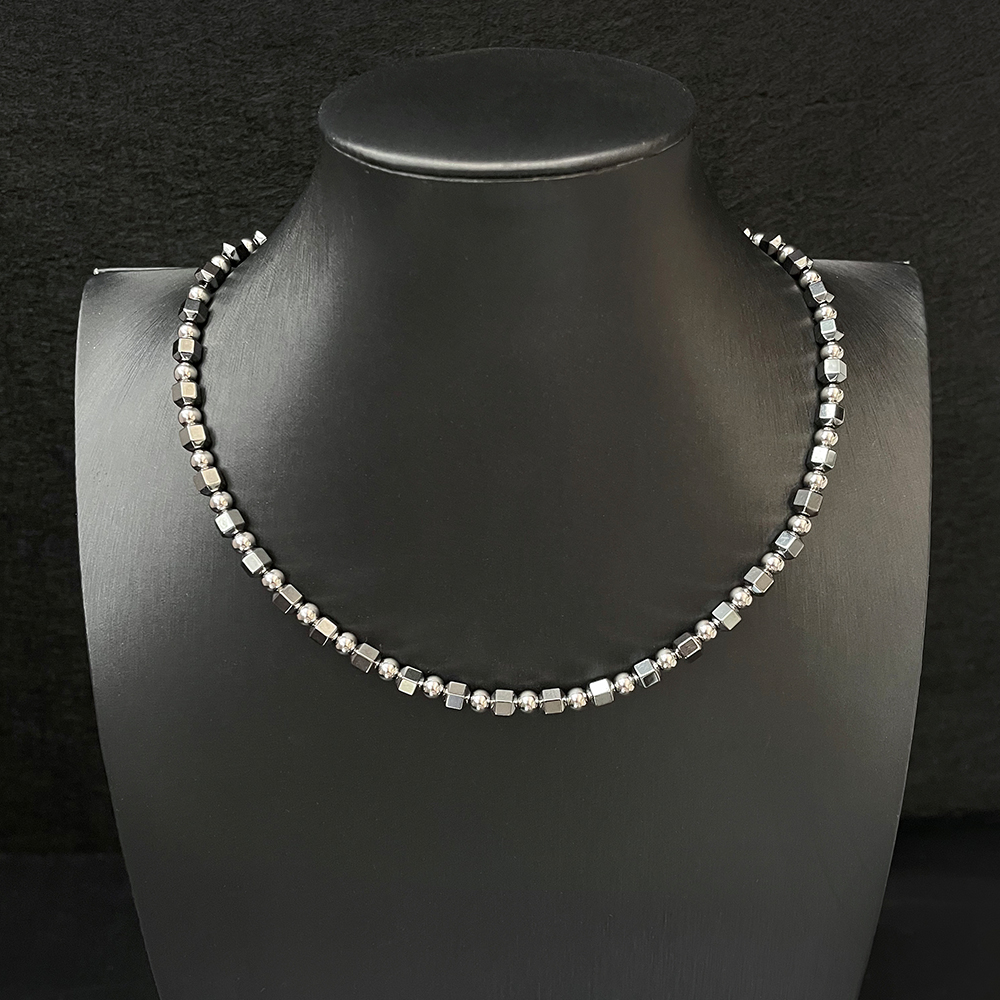 Trendy Minimalist Hip-Hop Necklace for Men & Women, Versatile Clavicle Chain, High-End Fashion Accessory, Unique Design
