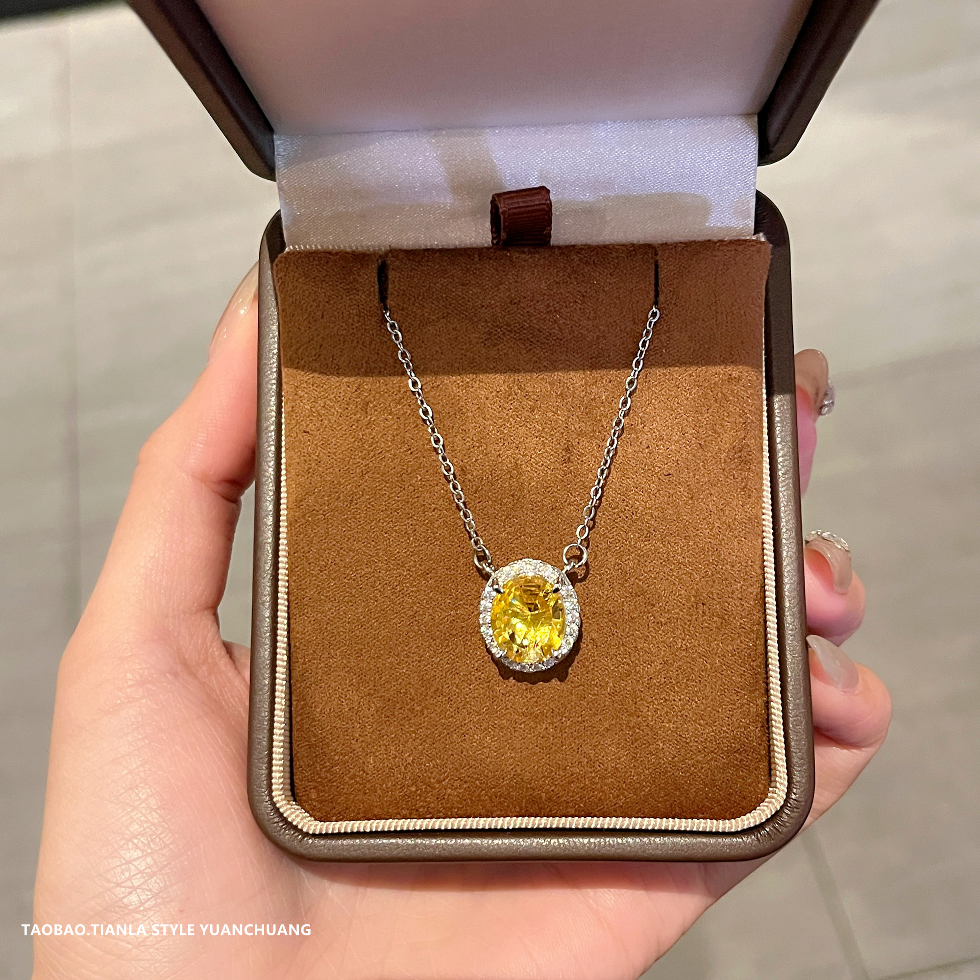 Trendy Ultra-Bright Sparkling Diamond Pigeon Egg Necklace for Women – High-End Light Luxury Clavicle Chain Accessory
