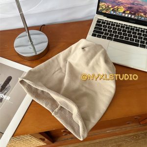 Trendy Women's Retro Solid Color Pullover Beanie - Flattering High-End Hat for Autumn and Winter Wear