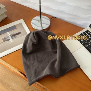 Trendy Women's Retro Solid Color Pullover Beanie - Flattering High-End Hat for Autumn and Winter Wear