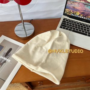 Trendy Women's Retro Solid Color Pullover Beanie - Flattering High-End Hat for Autumn and Winter Wear