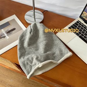 Trendy Women's Retro Solid Color Pullover Beanie - Flattering High-End Hat for Autumn and Winter Wear