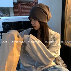 Trendy Women's Retro Solid Color Pullover Beanie - Flattering High-End Hat for Autumn and Winter Wear