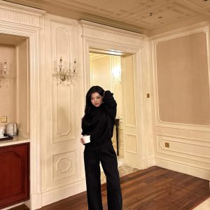 Two-Color Boyfriend Style Pullover Sweatshirt in High-Quality Air Cotton Fabric - Loose Fit Casual Top for Effortless Style