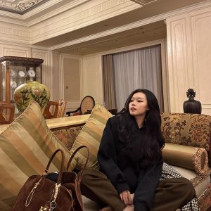 Two-Color Boyfriend Style Pullover Sweatshirt in High-Quality Air Cotton Fabric - Loose Fit Casual Top for Effortless Style
