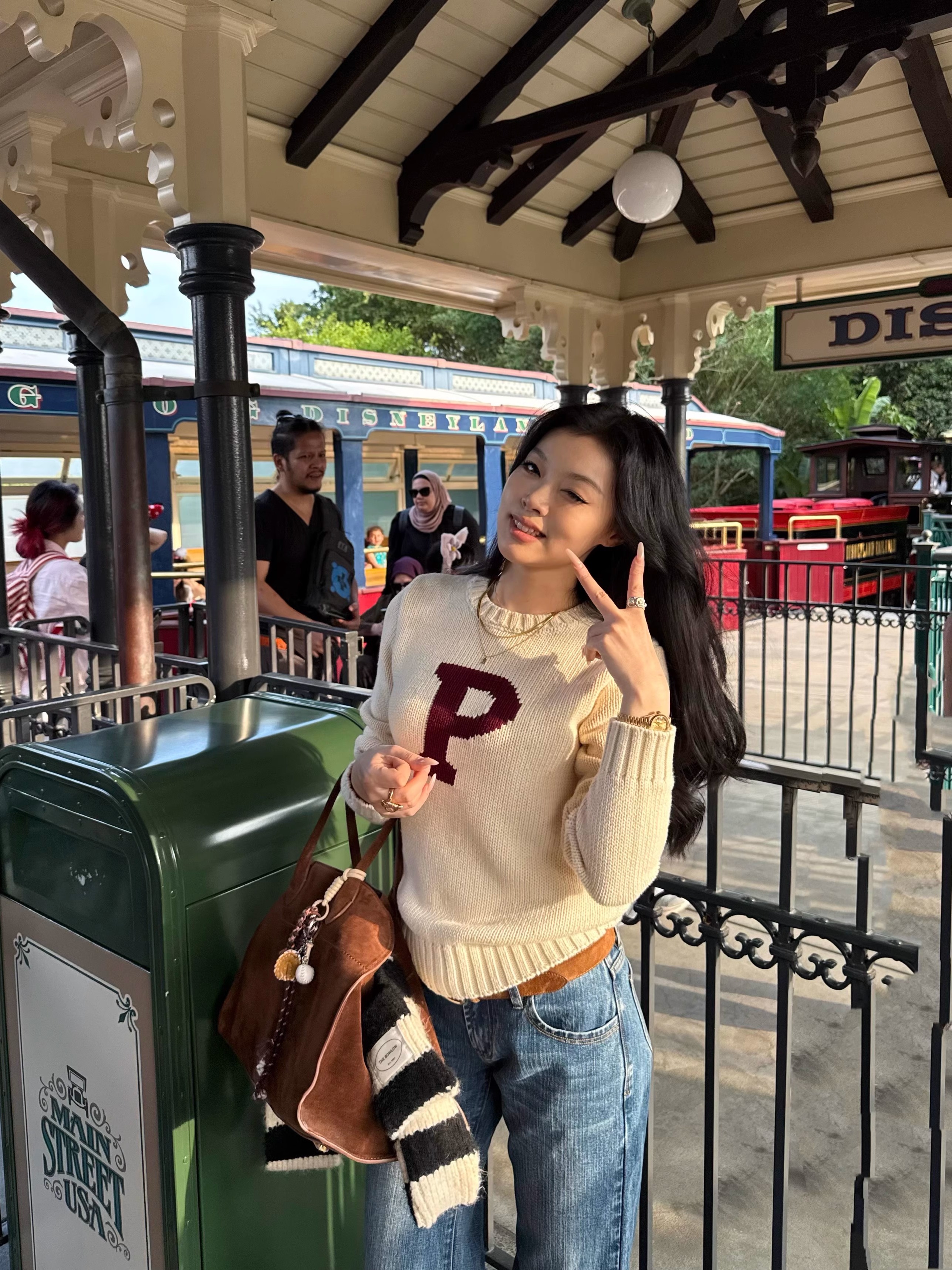 Two-Color Retro Letter Sweater - Slimming Straight Shoulder Fit for Magical World Vibes - Trendy Y2K Style