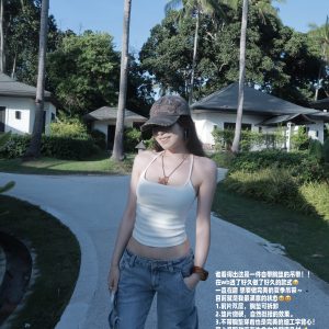 Two-Color Strap Tank Top with Chest Pad - Easy to Wear, Simple Design, High-Quality, Casual Summer Style