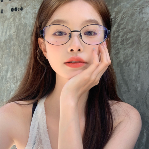 Ultra-Light Titanium Oval Eyeglass Frame for Women - Slimming Effect, Ideal for Round and Square Faces, Prescription Ready