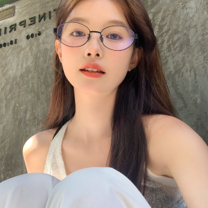 Ultra-Light Titanium Oval Eyeglass Frame for Women - Slimming Effect, Ideal for Round and Square Faces, Prescription Ready