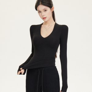 V-neck Basic Long-Sleeve T-Shirt with Built-In Padding - Slim Fit Flattering Top for Autumn/Winter Fashion