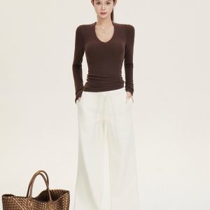 V-neck Basic Long-Sleeve T-Shirt with Built-In Padding - Slim Fit Flattering Top for Autumn/Winter Fashion